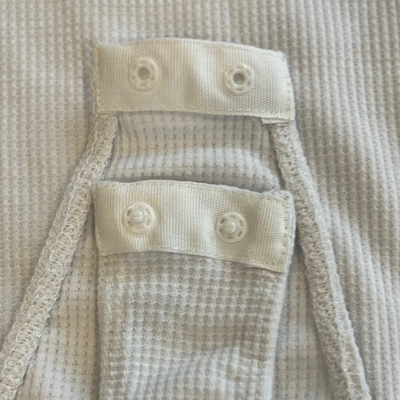 WeWoreWhat White Medium Shortsleeve Bodysuit - Picture 2 of 9